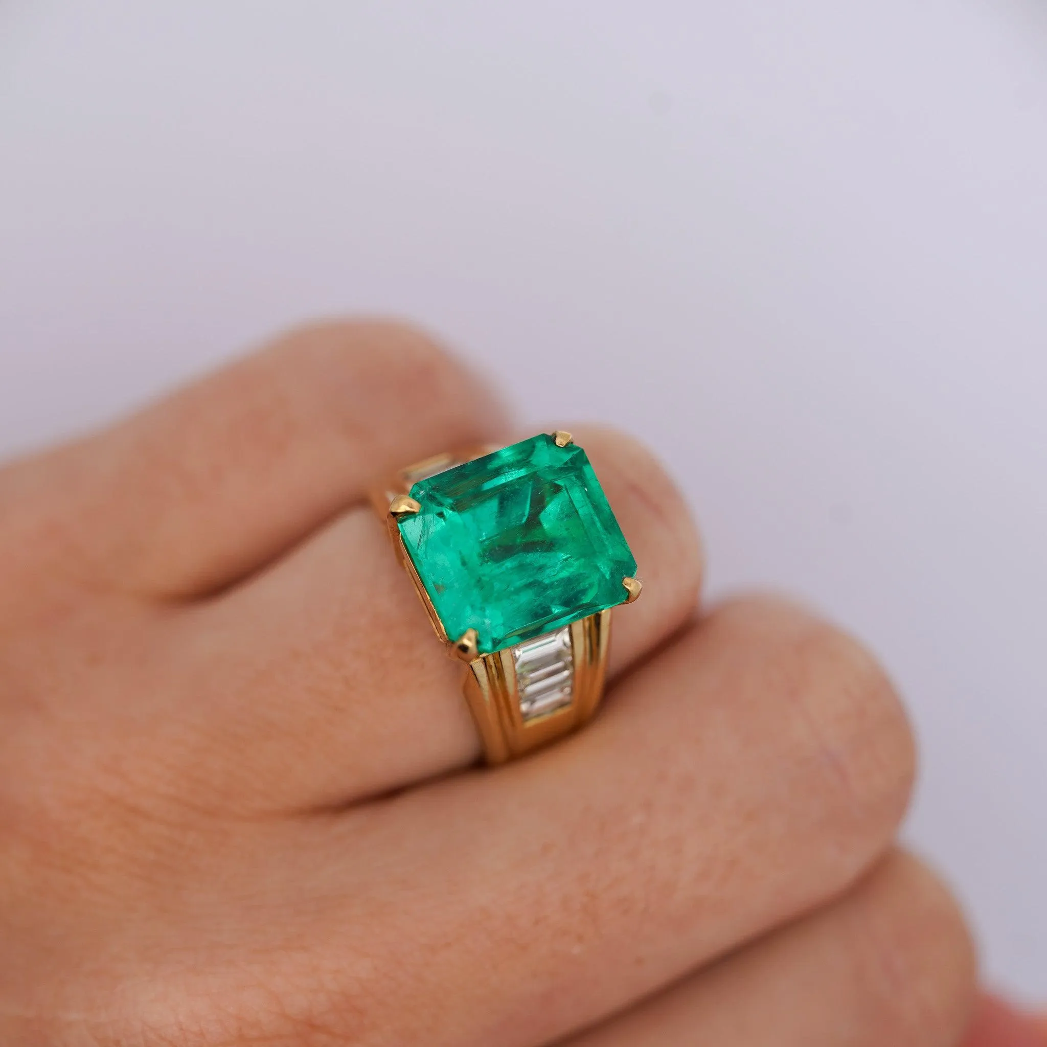 GIA Certified 8.64 Carat Colombian Emerald & Baguette Diamond Mens Ring in 18K Yellow Gold