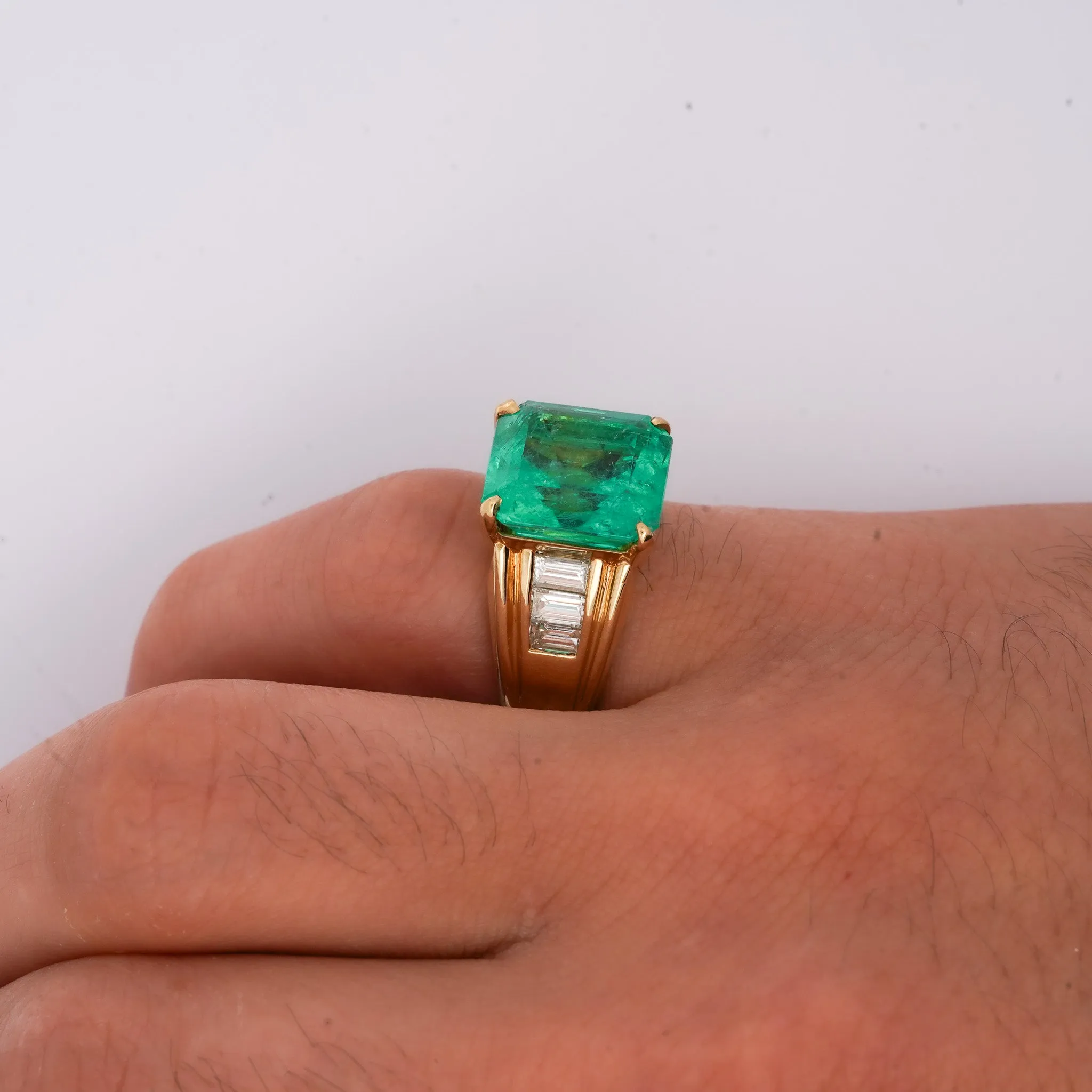 GIA Certified 8.64 Carat Colombian Emerald & Baguette Diamond Mens Ring in 18K Yellow Gold