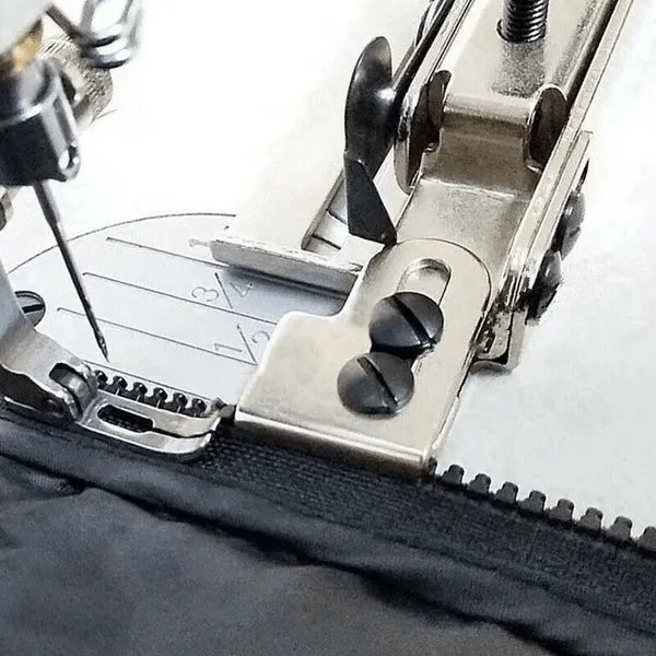 Trouble-free Positioning Zipper Footer